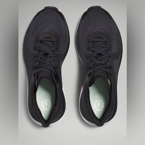 Lululemon chargefeel low women’s workout shoe black and white size 6